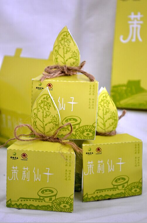閩榕茶業“茉莉仙子”品牌包裝設計——平面與紙材的雅致對話
